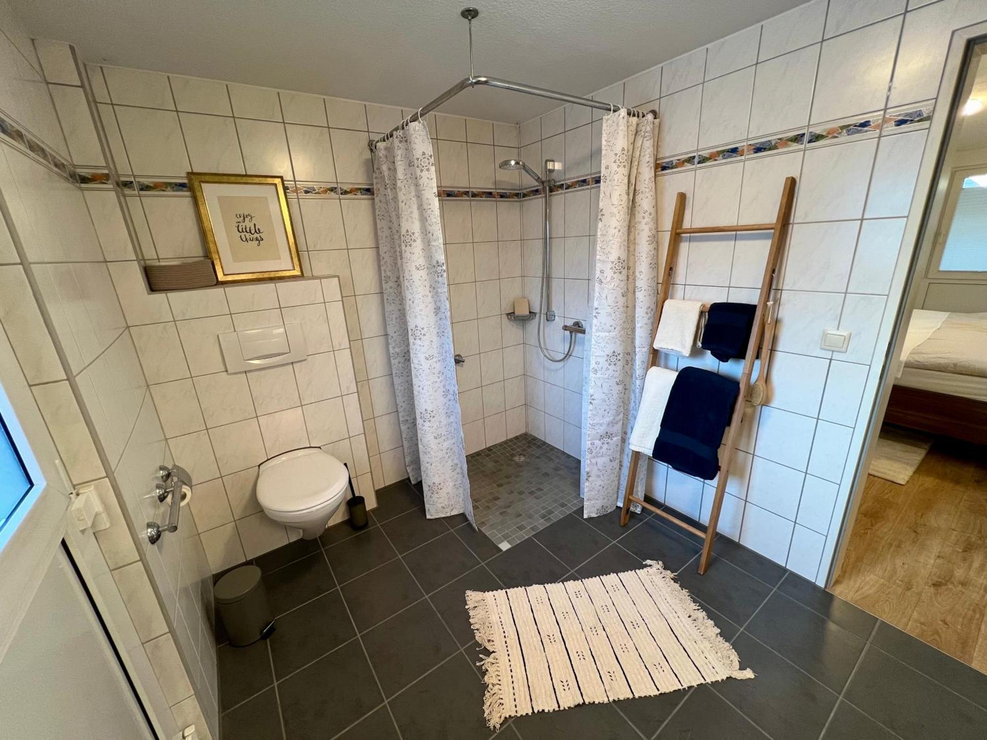 באד צווישנהם Appartements Zum Weissen Hahn מראה חיצוני תמונה